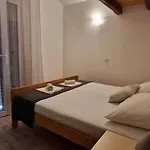 Dutkovic * Vrboska