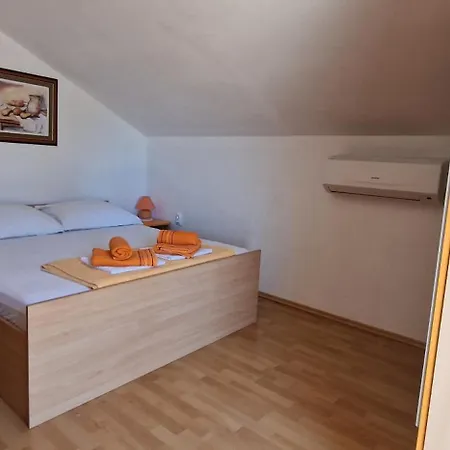 Dutkovic Apartment Vrboska