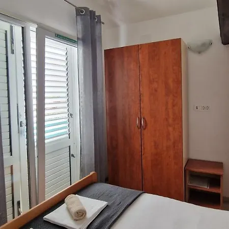 Dutkovic Lägenhet Vrboska