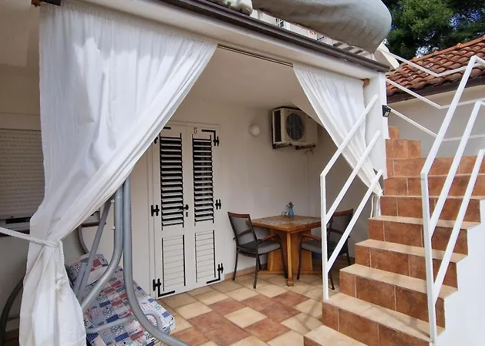 Dutkovic Apartment Vrboska