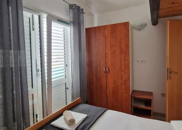 Dutkovic Apartment Vrboska